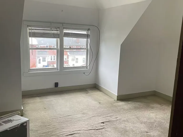 31 Claus Ave — Photo 21