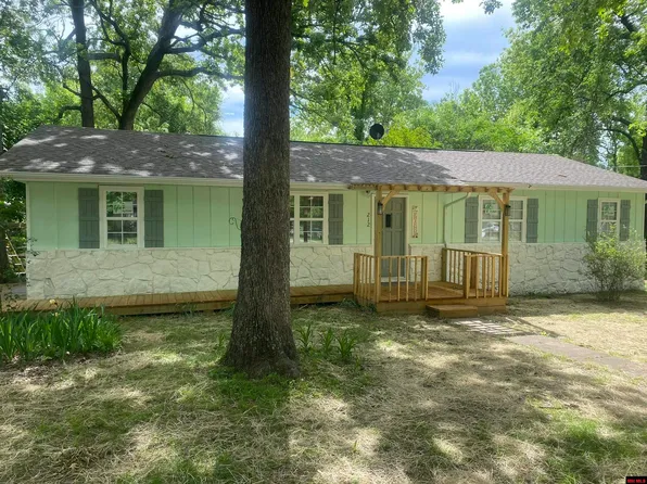 212 S Main St, Summit, AR 72687