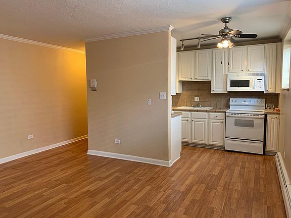 2nd image of 1242 Gaylord St APT 4