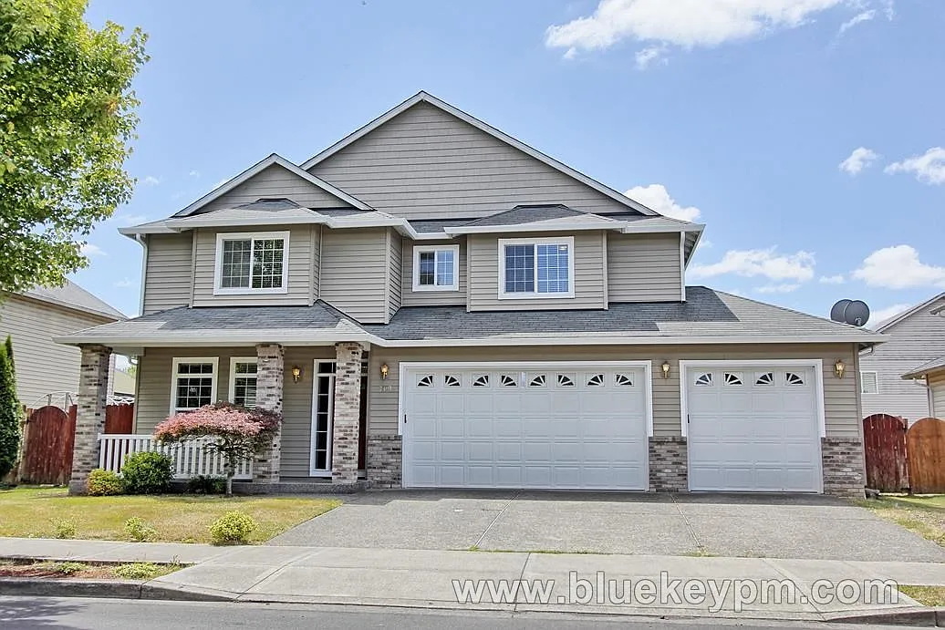 Battle Ground Home with 4 Bed, 2.5 Bath and Den/Office — Photo 1