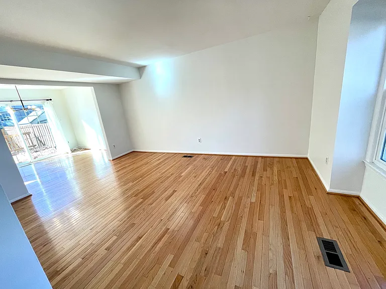 2774 Knollside Ln — Photo 3
