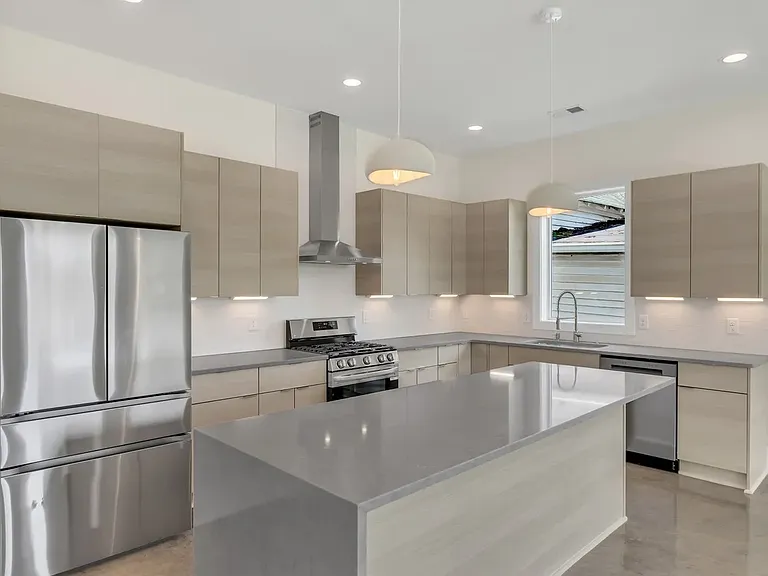 2430 Batavia St — Photo 10