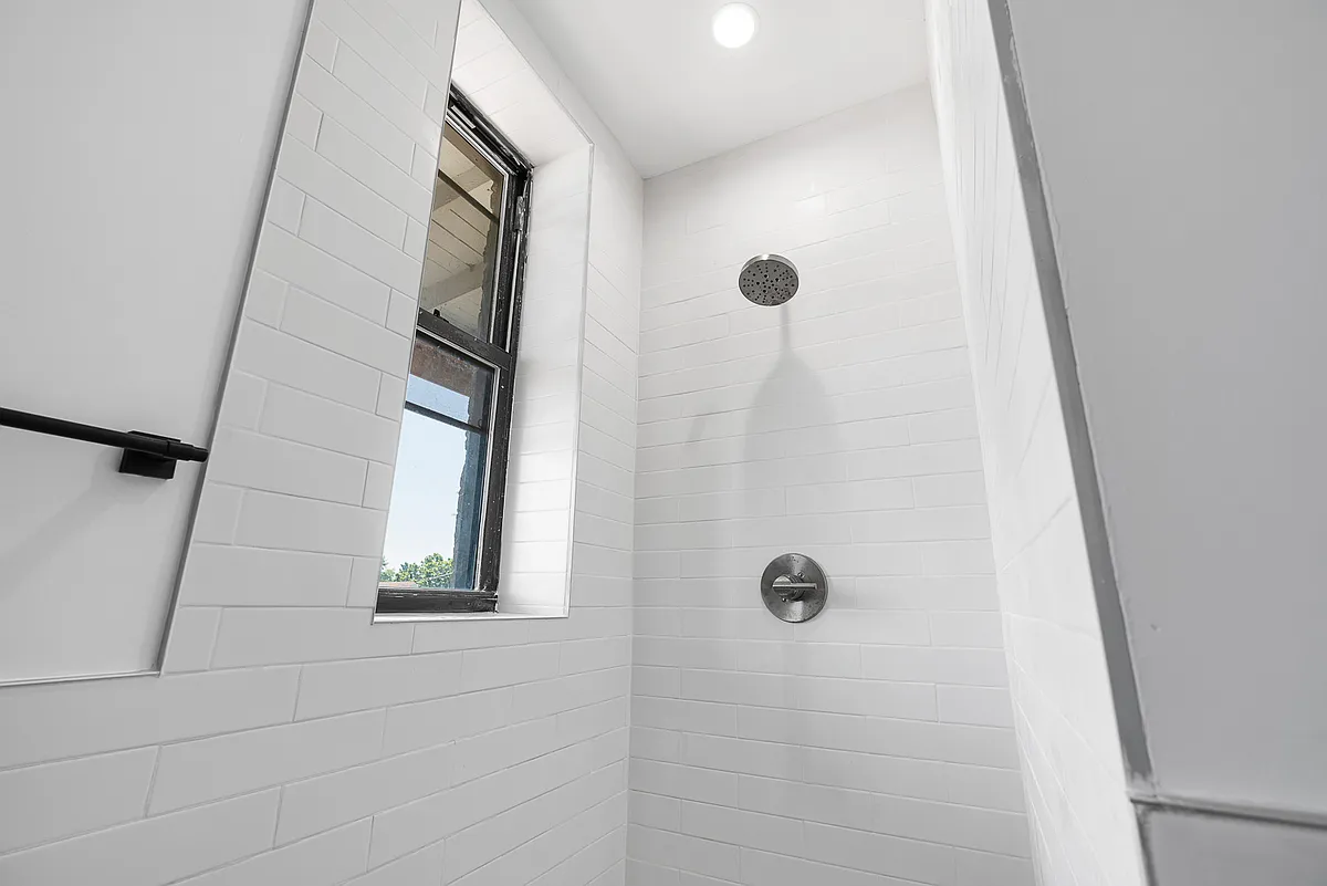 Building Photo - 3025 W Irving Park Rd #2S