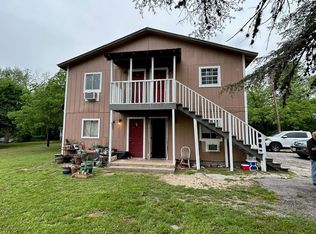 211 W Washington St APT 4, Seguin, TX 78155