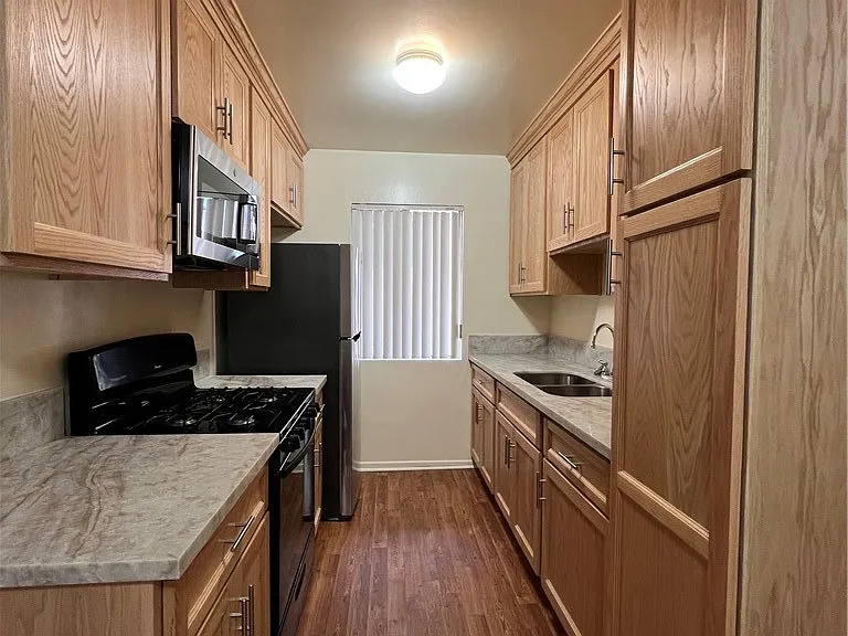 535 E Hazel St #6 — Photo 7