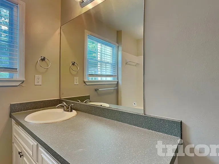 515 Westbridge Dr — Photo 14