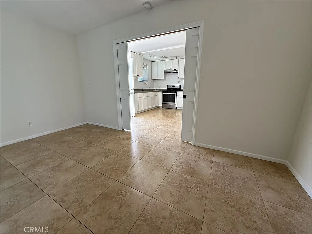 2 bed, 900 sqft, $2,695 — Photo 3