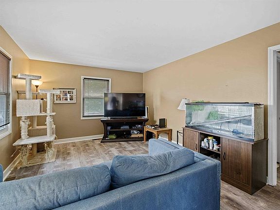 4th image of 2647 W Middleground Dr