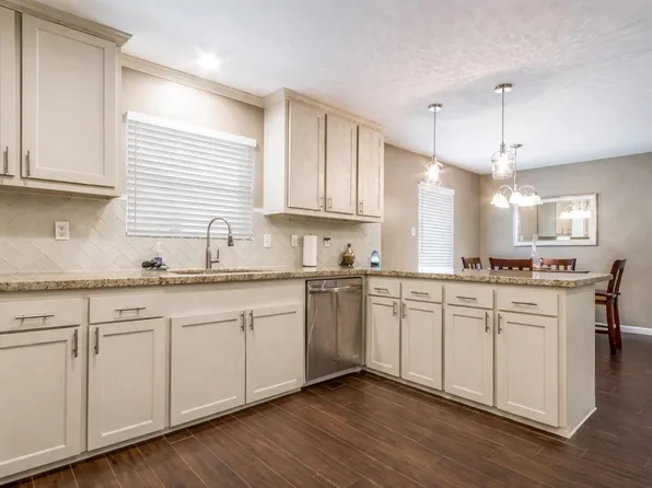 584 Elm St, Prairie View, TX 77484