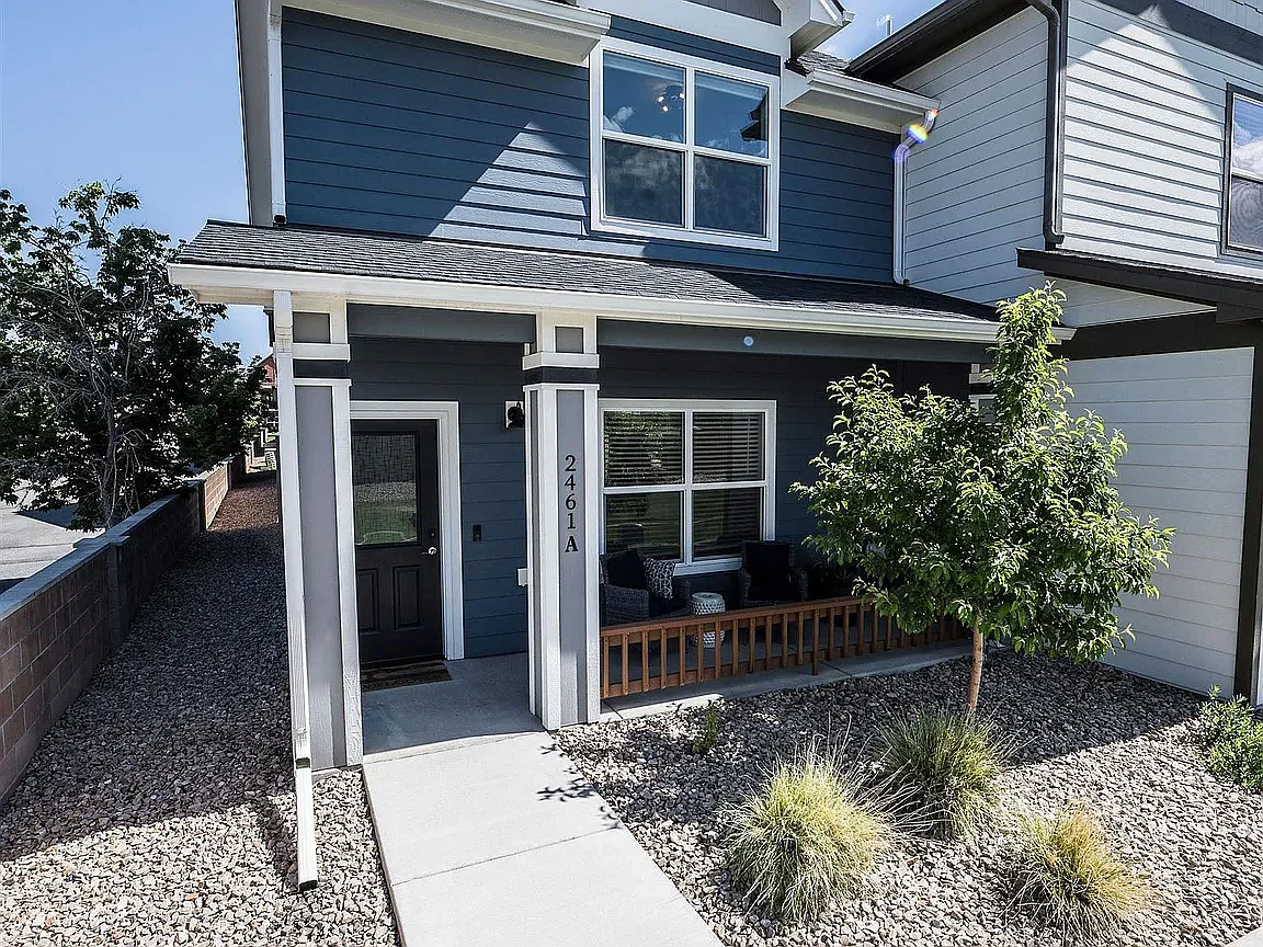 2 bed, 1275 sqft, $2,300 — Photo 1
