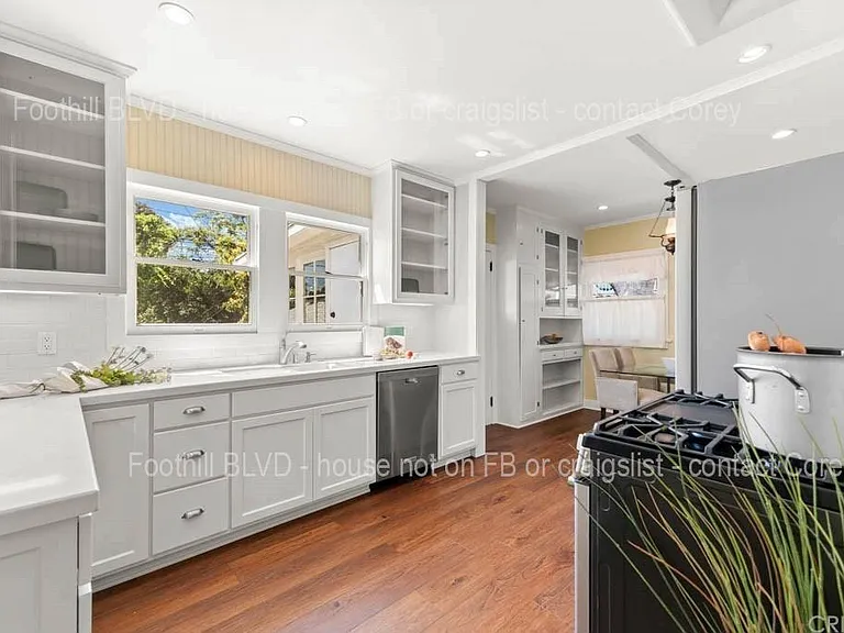 832 E Foothill Blvd — Photo 11