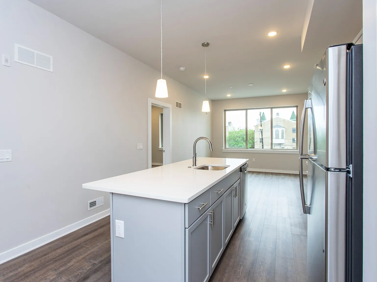 2 bed, 880 sqft, $1,750 — Photo 4