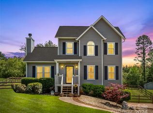 5299 Winding Oak Dr, Hickory, NC 28602