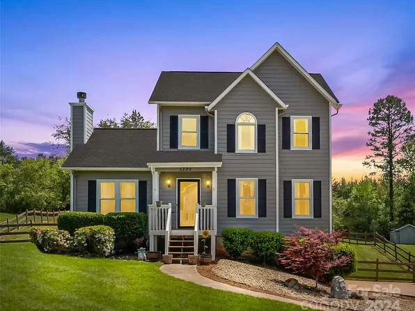 5299 Winding Oak Dr, Hickory, NC 28602