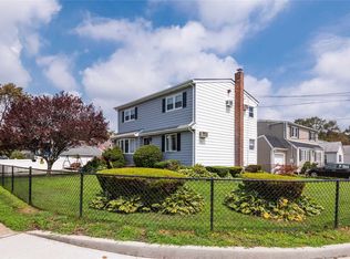 529 17th St, West Babylon, NY 11704