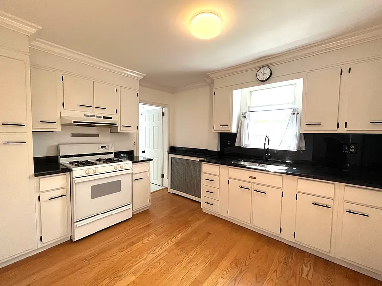 197 Rombout Ave #1 — Photo 5