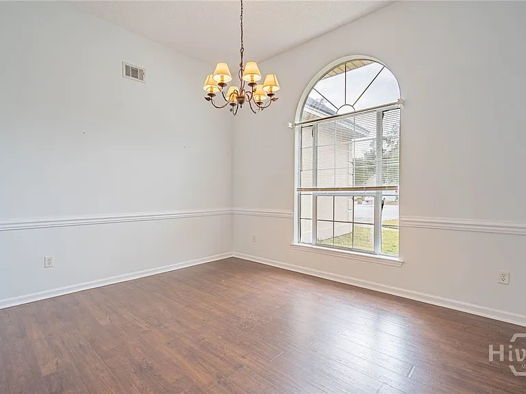 114 Laurens Ln — Photo 7