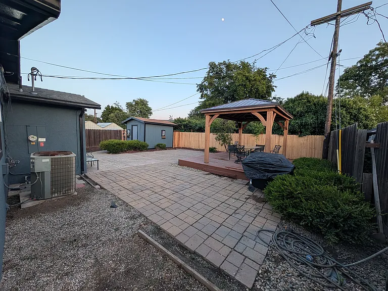 433 W H St — Photo 19