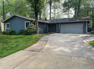 5606 Lamplighter Ln, Midland, MI 48642