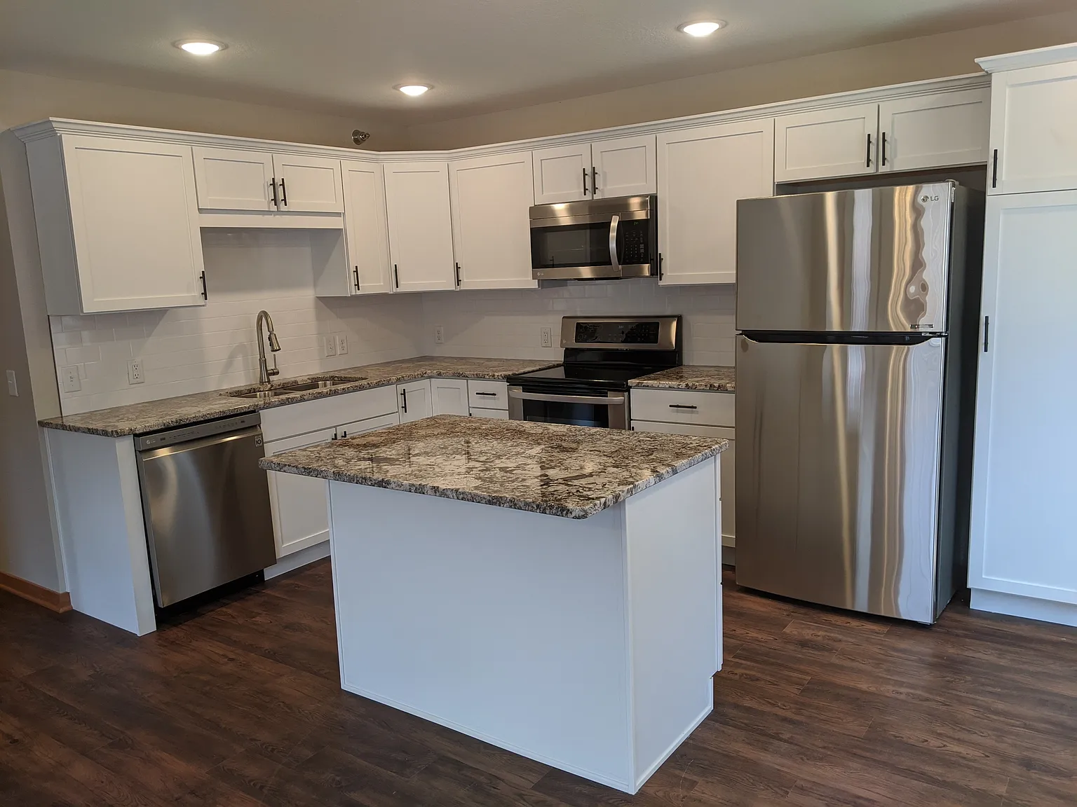 3228 Gateway - Unit A — Photo 1