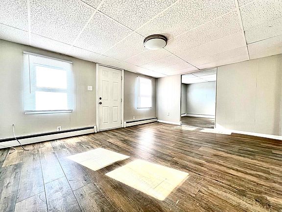 2nd image of 404 W Maple Ave Unit B