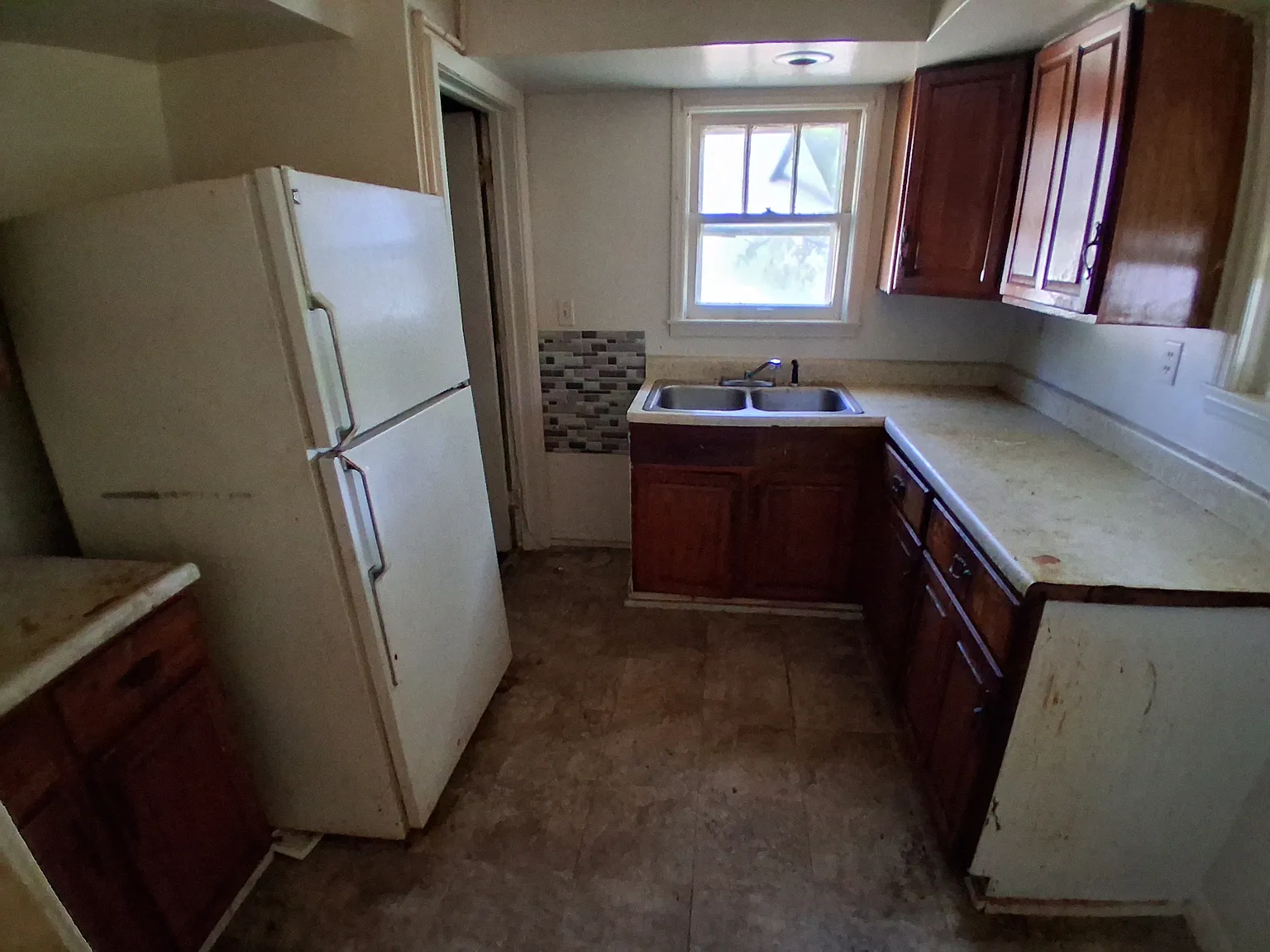 2 bed, 884 sqft, $700 — Photo 3