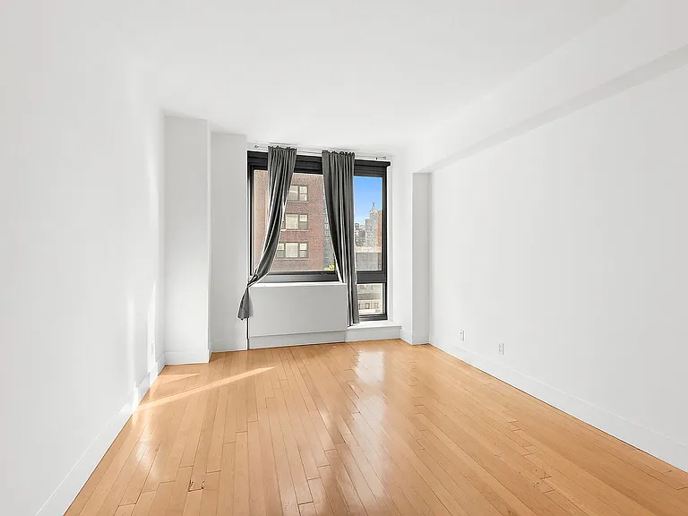 242 E 25th St #9A — Photo 15