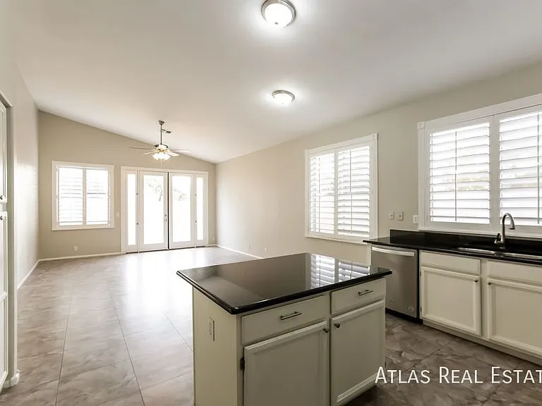 931 N Beck Ct — Photo 5