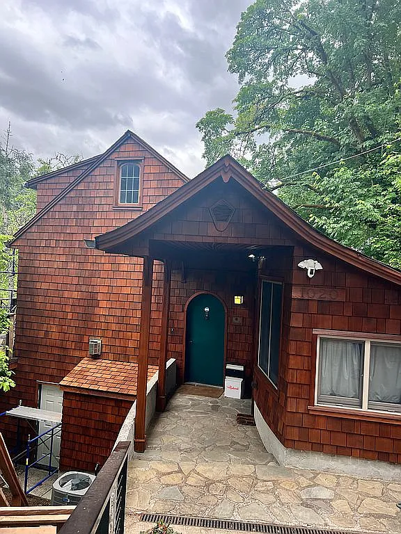 1020 SW Broadway Dr photo 1