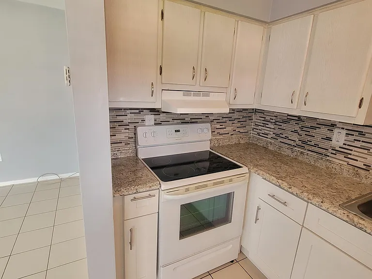 7211 Venetian St #2 — Photo 9