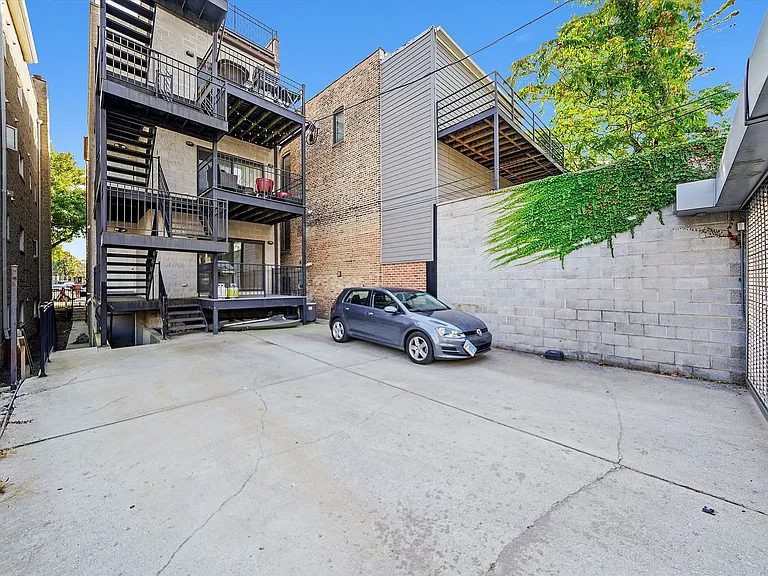 2430 W Iowa St #1 — Photo 10