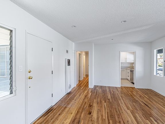 5th image of 1026 6th St APT D
