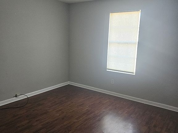 4th image of 323 Fair St NE