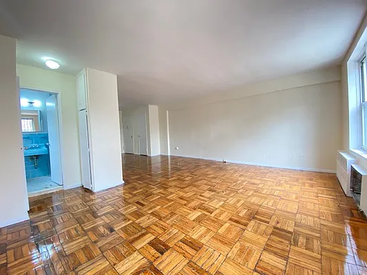 Rented by Queens Apartments Realty LLC | media 19