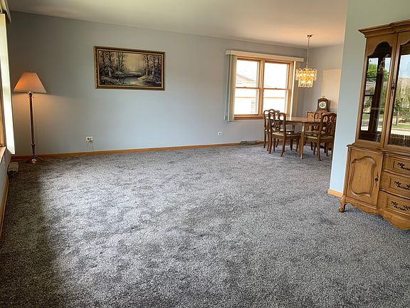 3rd image of 8729 W Park Ln
