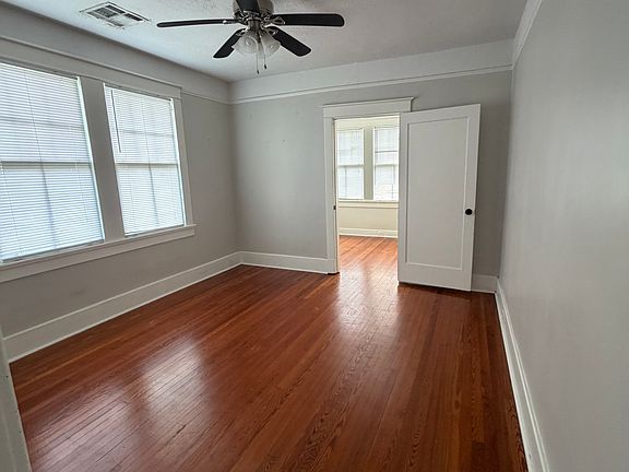 4th image of 3327 Robert St