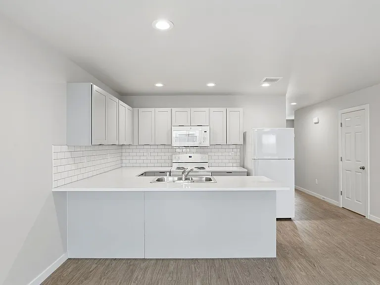 Apple Valley Town Homes — Photo 37