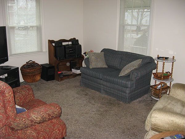 1st image of 3325 Silverdale Ave