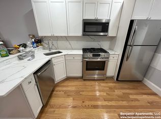 372 Oxford St #2A, Cambridge, MA 02140