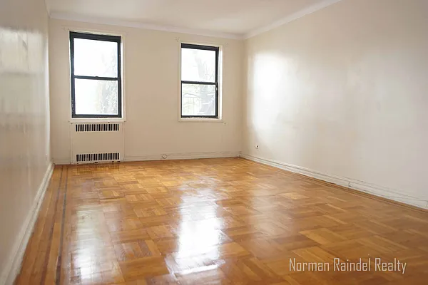 Rented by Norman Raindel, LREB | media 5