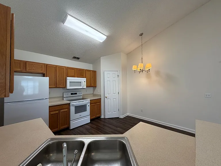4 Serenity Pl #B — Photo 8