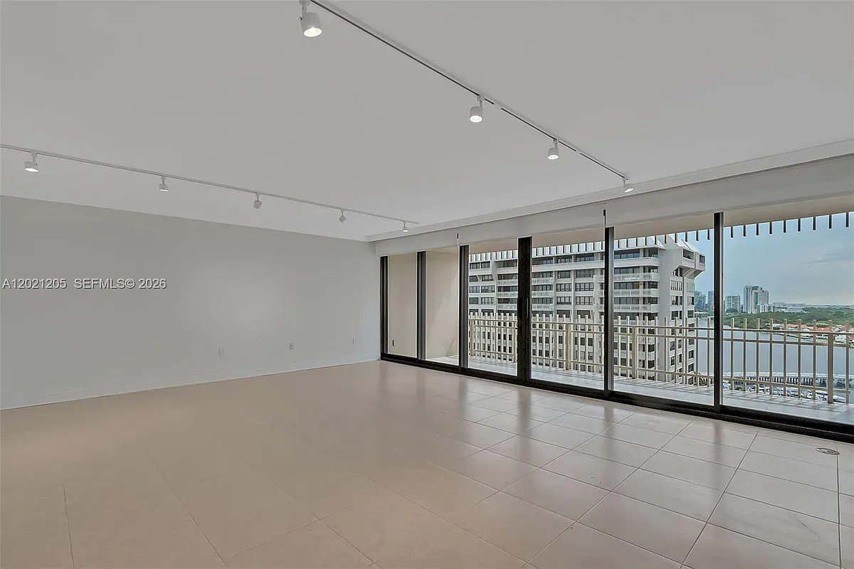 Building Photo - 3 Grove Isle Dr #C1606
