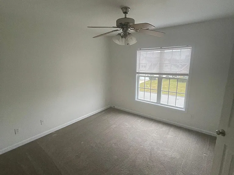 180 Bennington Dr — Photo 12