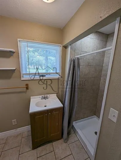 114 W Washington St — Photo 23