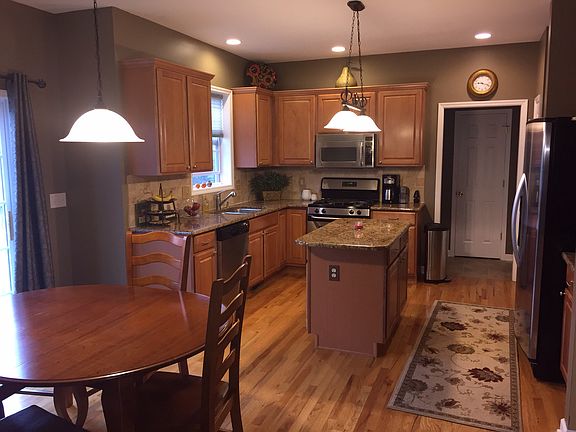 4th image of 13 Cambridge Ct