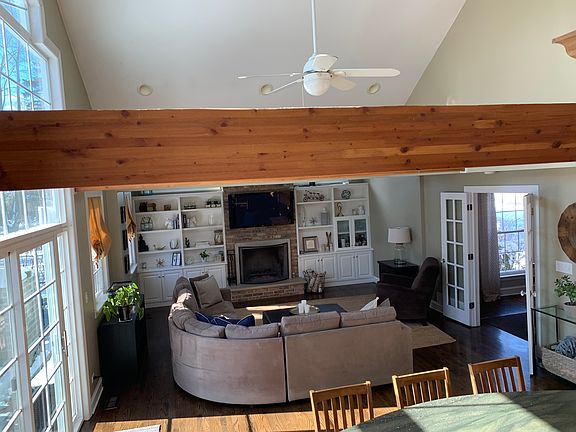 Family Room 22 x 17