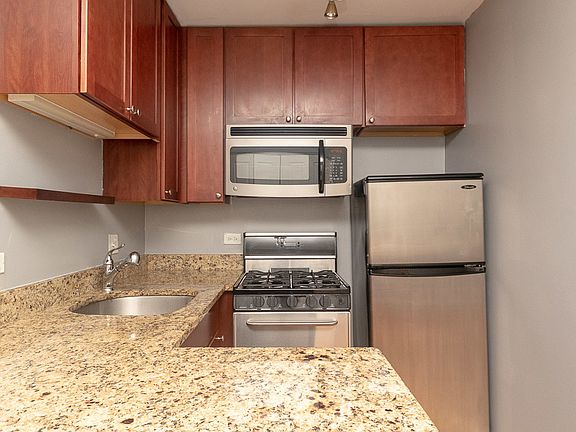 2nd image of 625 W Wrightwood Ave #D415