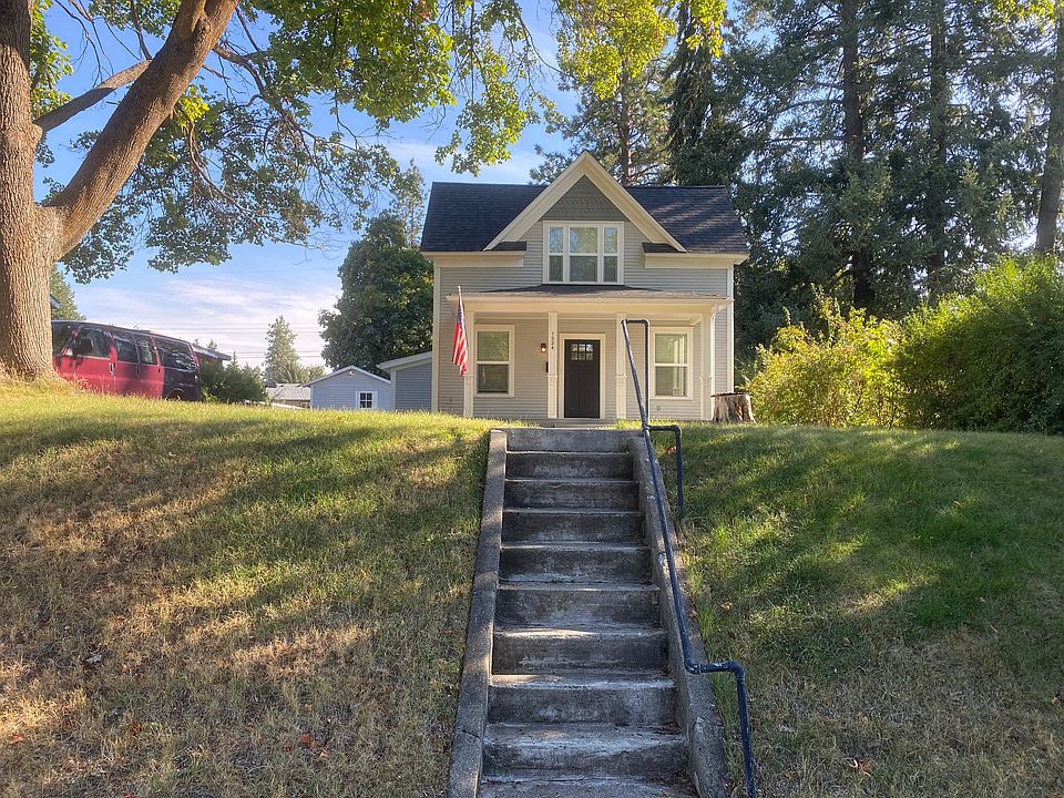 View from sidewalk, front yard