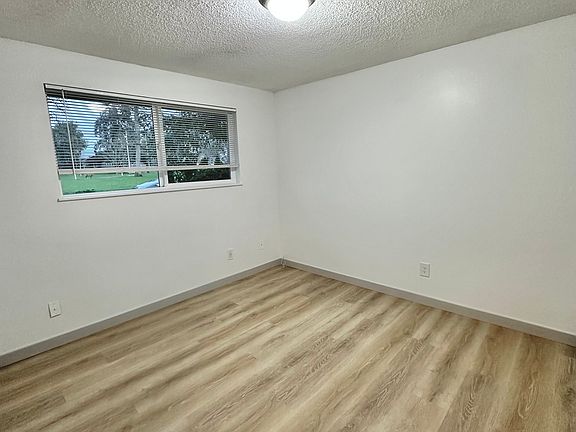 4th image of 405 S Blaine St APT 1
