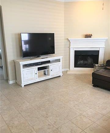 5th image of 15917 Alvarado Dr